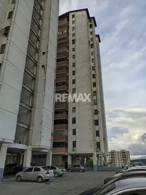 Bello apartamento semi-amoblado en alquiler