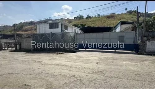 Tn Mls #26-2995 Amplia Propiedad A Pie De Calle