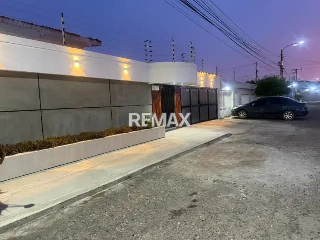 Casa en Venta Urb. La California