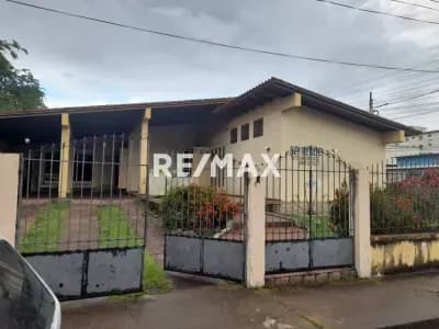 Se Alquila Casa de Esquina en la Avenida Fuerzas Armardas, Maturin, Estado Monagas