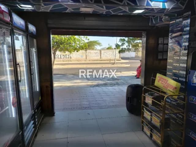 Excelente Oportunidad de Inversión: Inmueble Comercial Multiuso – Av. Principal de Antiguo Aeropuerto