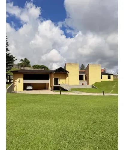 Se Vende Casa 560m2 3h+s/5b/8p Oripoto