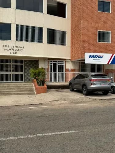 Xv, Local En El Edificio Marsee En Pueblo Nuevo Al Frente De La Entrada De La Manga De Coleo De Asogata.