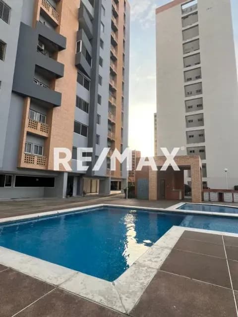 Se Alquila comodo Apartamento SIN AMOBLAR, en Mañongo, Residencias Sun Suites