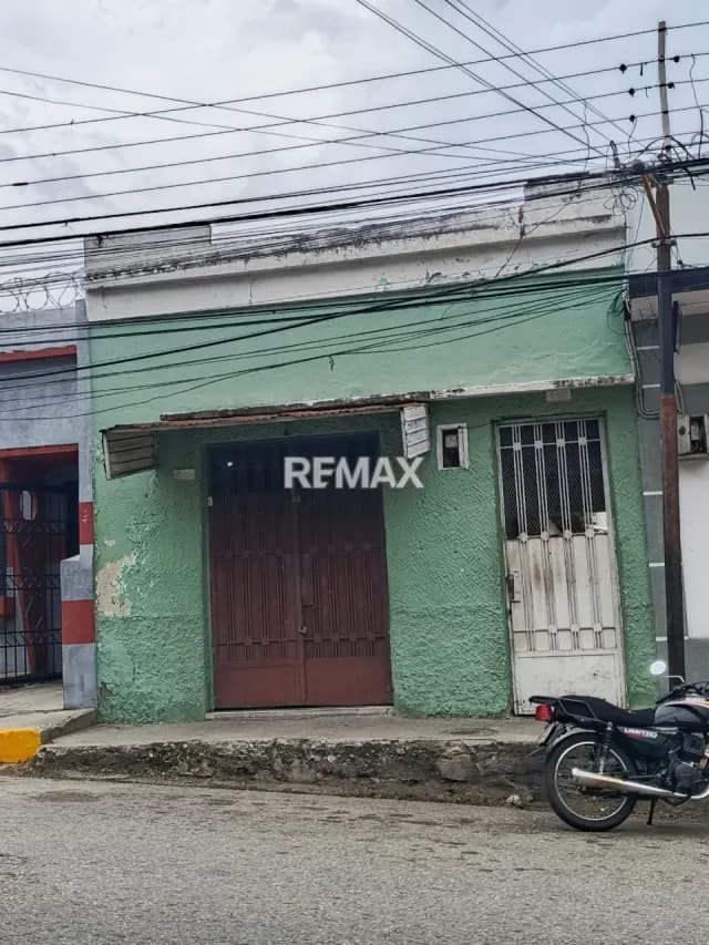 En Venta Local ubicado estratégicamente a pie de calle en la entrada principal