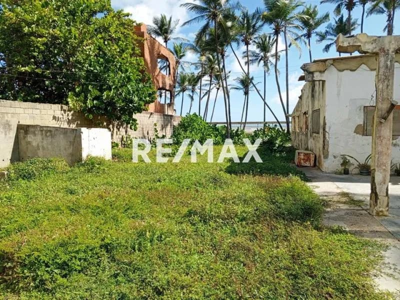 SE VENDE TERRENO DE 952,34 M2 A ORILLA DE MAR SECTOR ARAGUITA TUCACAS.