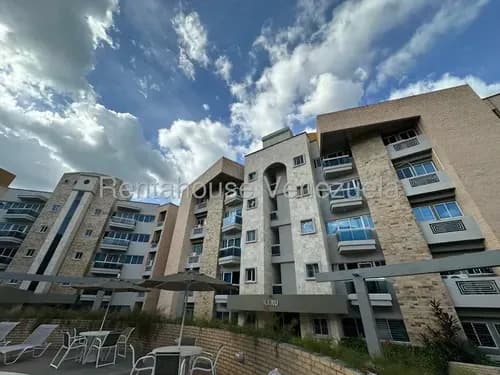 Jip 26-21806. Rentahouse Vende Moderno Apartamento De 96 Mts2, 3 Hab, 2 Salas De Baños, Piscina, Planta Eléctrica Y Conectada A Pozo, En Una Exclusiva Zona Residencial. Urb Las Delicias, Maracay
