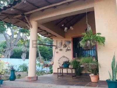 Doble casa estilo campestre en Manantiales de Guayamurí Margarita