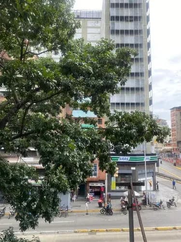 Edificio Pequeño Av. Fuerzas Armadas