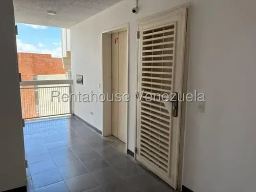 Vendo Espectacular Ph Completamente Remodelado, Actualmente 3 Habitaciones, 3 Baños El Encantado !!! Excelente Inversión... Lo