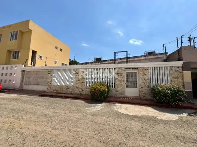 CASA EN RESIDENCIAS AGUA MIEL, SECTOR CANCHANCHA