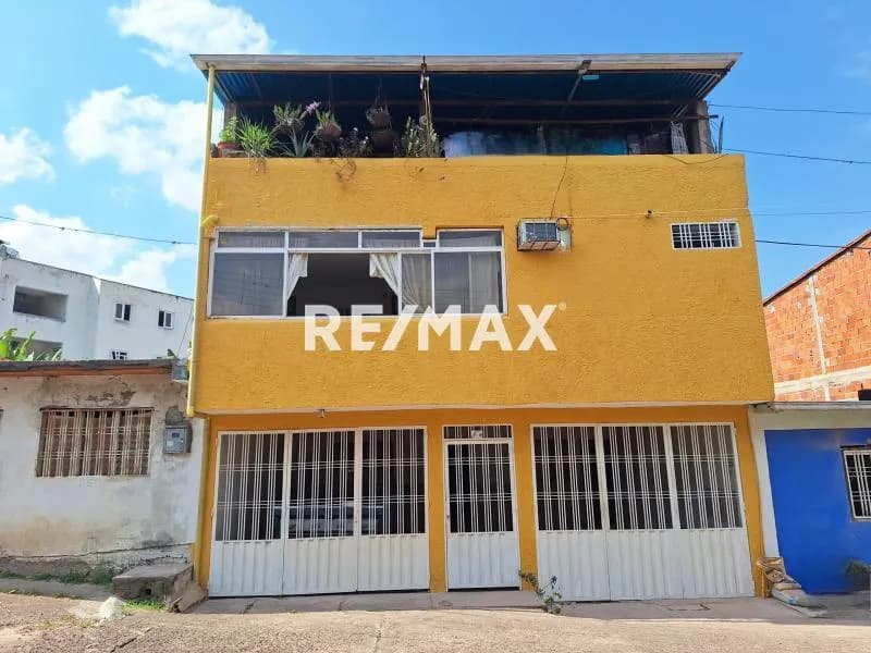 En venta propiedad Bifamiliar Las Vegas de Táriba Urb Altos del Pinar Carrera 3
