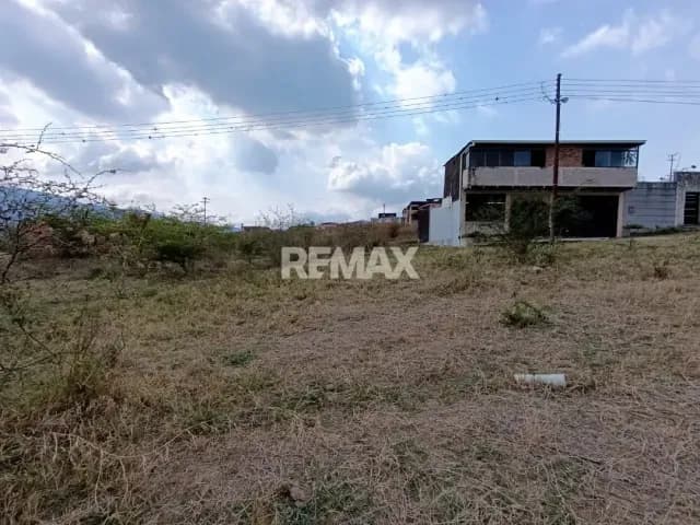 SE VENDE TERRENO EN TUCAPÉ