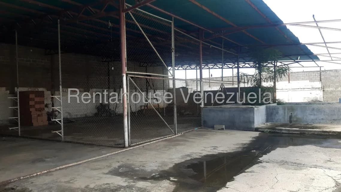 Comercial (Galpon - Deposito) en Venta en Calle 42, Zulia