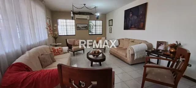 Casa en venta en Res. Alquerias, Urb. Colinas del Turbio