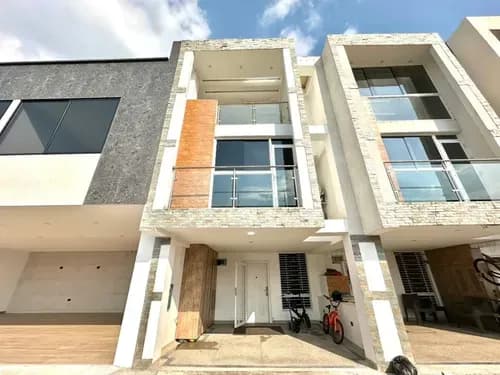 Casa En Venta Urb San Diego Av Demócrata, La Guayana San Cristóbal Mg581