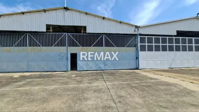 Hangar en Venta en El Aeroclub Valencia 378 mtrs.