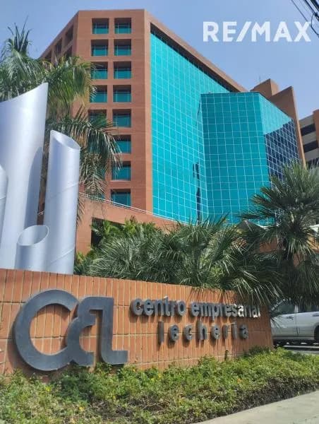 Alquiler de oficina amoblada en CEL - Lechería