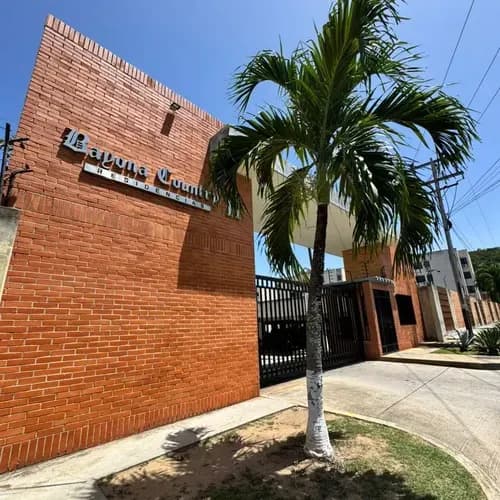 Impecable Apartamento En Alquiler: Tazajal Residencias Bayona Country Ii La-ind