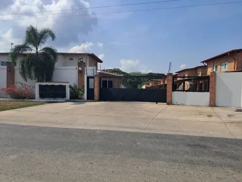 Townhouse En Venta En Conjunto Residencial Las Trinitarias, San Diego. Cod. 320370