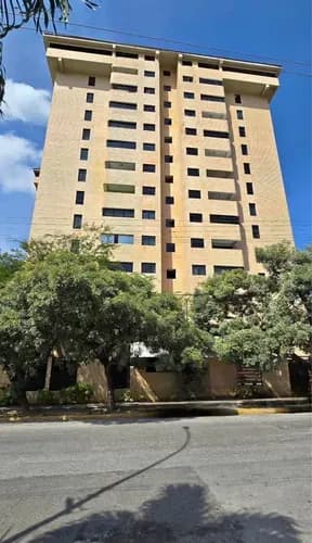 Yuraima Segura Vende Apartamento En Res. Trebol Plaza Mañongo Edo. Carabobo
