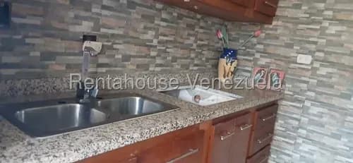 Naudy Escalona & Maribel Morillo Asesores Inmobiliarios De Rentahouse Venden Estupendo Apartamento En Tucacas 26-20887 Falcon