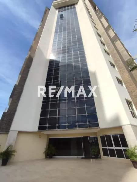 Amplio Penthouse en venta ubicado en el triángulo del Este, Conjunto Residencial Santa Bárbara