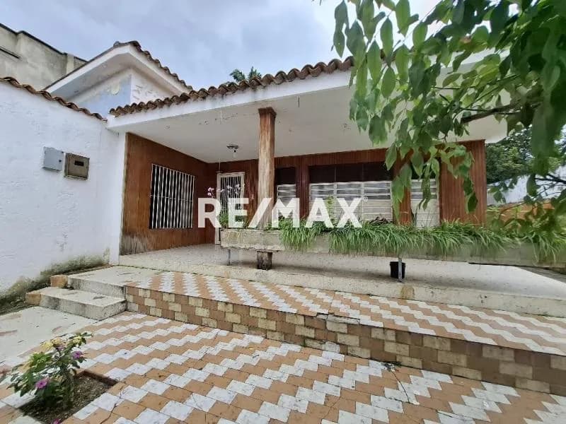 CASA EN VENTA CON LOCAL COMERCIAL EN BEJUMA EDO. CARABOBO