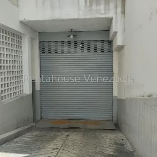 Deposito / Galpón / Piso Industrial En Semi Sótano, Apenas Entrando A Mariche 1 Minuto De La Santa María, Descarga Privada De Contenedores De 40 Pies, 25-3111 Mvg