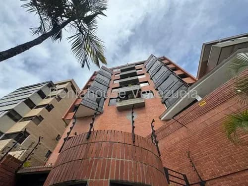 Este Apartamento Dúplex En Venta, Completamente Remodelado, Te Ofrece Un Estilo De Vida Inigualable En Las Mercedes Mls #25-24503