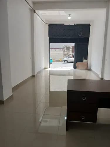 Locql Remodelado En Óptimas Condiciones Cercanía A Plaza Venezuela Cuenta Con Dos Baños Piso De Porcelanato Consta Con Una Mezzanina Excelente Ubicación