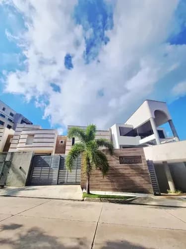 Charlotte Se Ofrece A La Venta Town House *obra Blanca*. En La Exclusiva Urbanización Terrazas Del Country, Altos De Guataparo (solo Clientes) Ga-prim