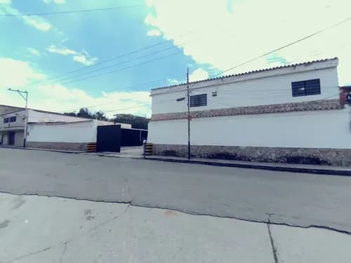 Mml Cod: 332567 En Venta Amplio Galpon -taller De Transporte En Santa Rosa, 305.000$ Clientes Directos