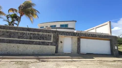 Casa en venta - $750k