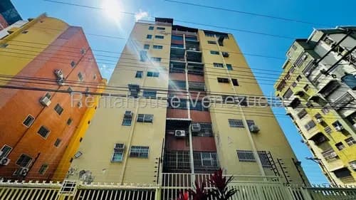 Apartamento Para Remodelar Con Vista Al Frente En Maracay 26-14448 Gbf