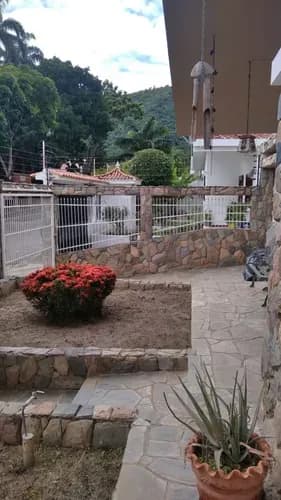 G.r. Inmob. Inversiones Degemajo Bienes Raíces Da En Venta Hermosa Casa Quinta En La Urb. El Trigal Centro Queda Semi-amoblada Excelente Ubicación Que Le Brinda Mucha Seguridad: Cerca De La Casa De