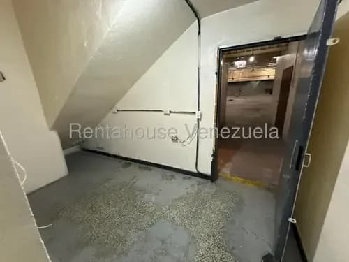 Venta Imponente Galpón 612 M2 Con Oficina Y Apartamento En Centro De Barquisimeto Lara @ 26-15622 Eo
