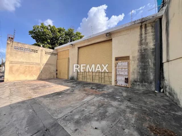 Galpón Comercial Ubicado En El Sector Amparó