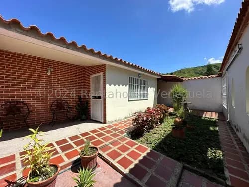 Casa En Venta En Urbanización Valle Fresno Turmero Excelente Zona Amplia Cómoda Segura Con Tanque Subterráneo Invierte Seguro Nela 25-1500