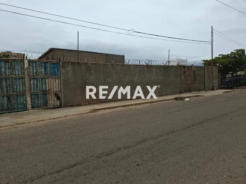 Local Comercial de Gran Dimensión en Calle 64 (cerca de Bella Vista)