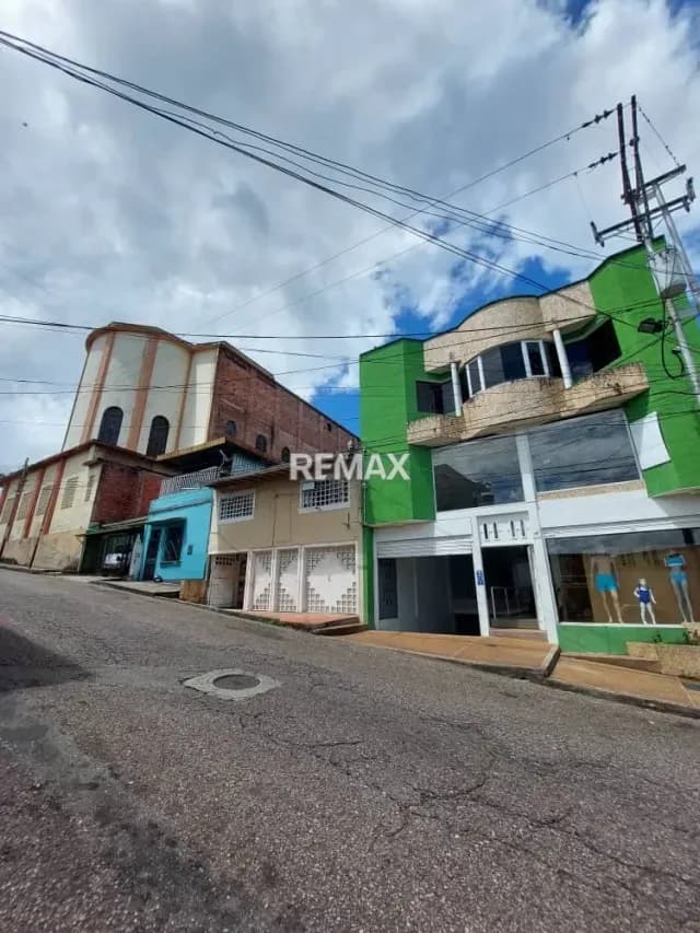 Local comercial en Alquiler a pocos metros de la Iglesia Coromoto Barrio obrero