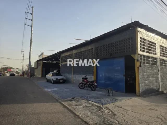 Local Comercial Ubicado En La Av.9B Con Calle 82