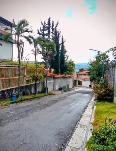 Exclusiva Residencia En La Parte Alta De El Marqués: Seguridad Y Confort Total