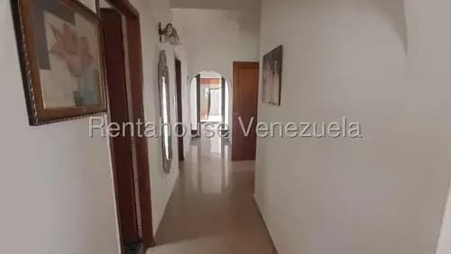 María Valera Vende Hermosa Casa Al Este De Barquisimeto, Cómodas Habitaciones, Dos Anexos Compartidos, Vigilancia 24/7.