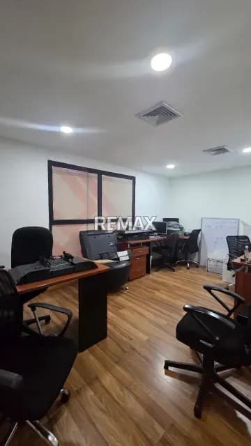 SE VENDE LOCAL EN EL C.C. LA GRIETA. EL VIÑEDO.