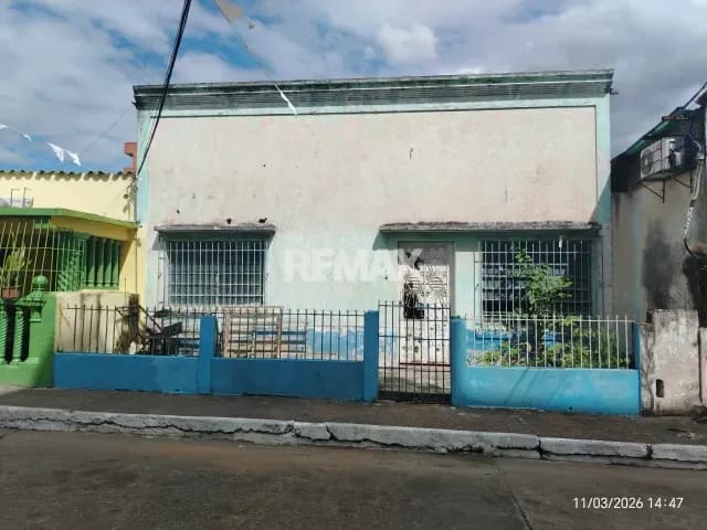 EXCELENTE CASA PARA REMODELAR EN VENTA PARALELA A LA AV. JUNCAL - MATURÍN CON TERRENO EN ENFITEUSIS