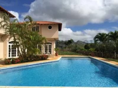 En venta imponente casa en la montaña