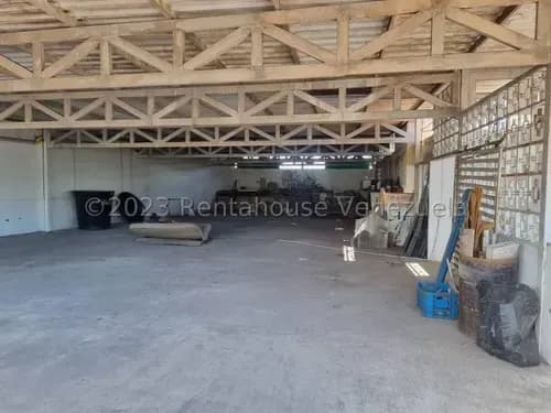 Rentahouse Lara Alquila Locales De 350 Mts En 1er Y 2do Piso En Obra Gris; Ubicación Estratégica En La Puerta Del Este, ¡ideal Para Tu Proyecto!
