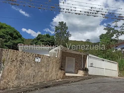 Casa Quinta En Venta En Urbanización Privada Palmarito Maracay Con Más De 1000 Metros De Terreno Amplia Cómoda Segura Nela 25-1318
