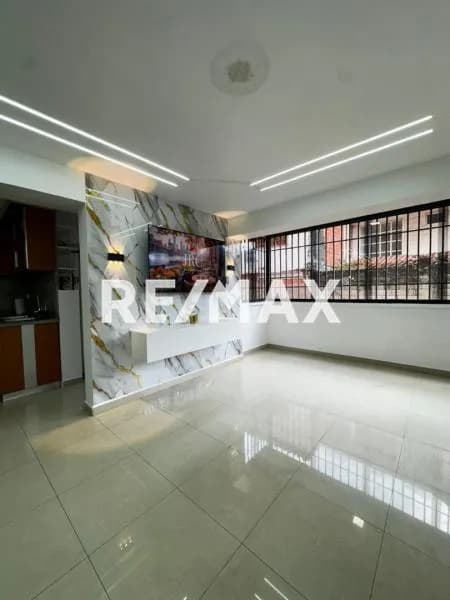 En ALQUILER cómodo y amplio apartamento remodelado ubicado en el Conjunto Residencial Paramillo - Av. los agustinos